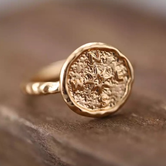 17KM | Vintage Dainty Gold Coin Compass Ring - Picture 6 of 8